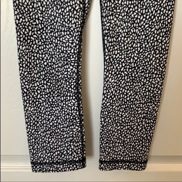 Lululemon Wunder Under Crop - Picture 7 of 10